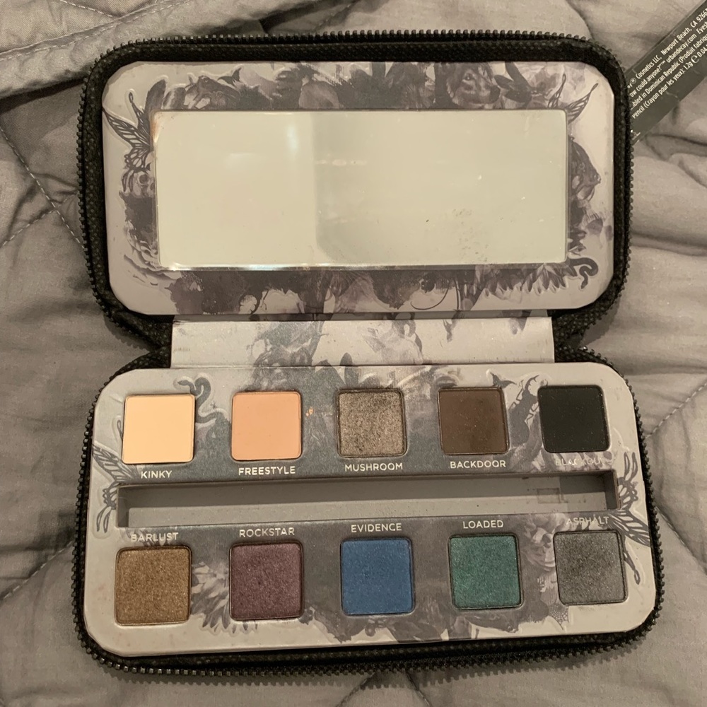 Urban Decay Smoked eyeshadow Palette